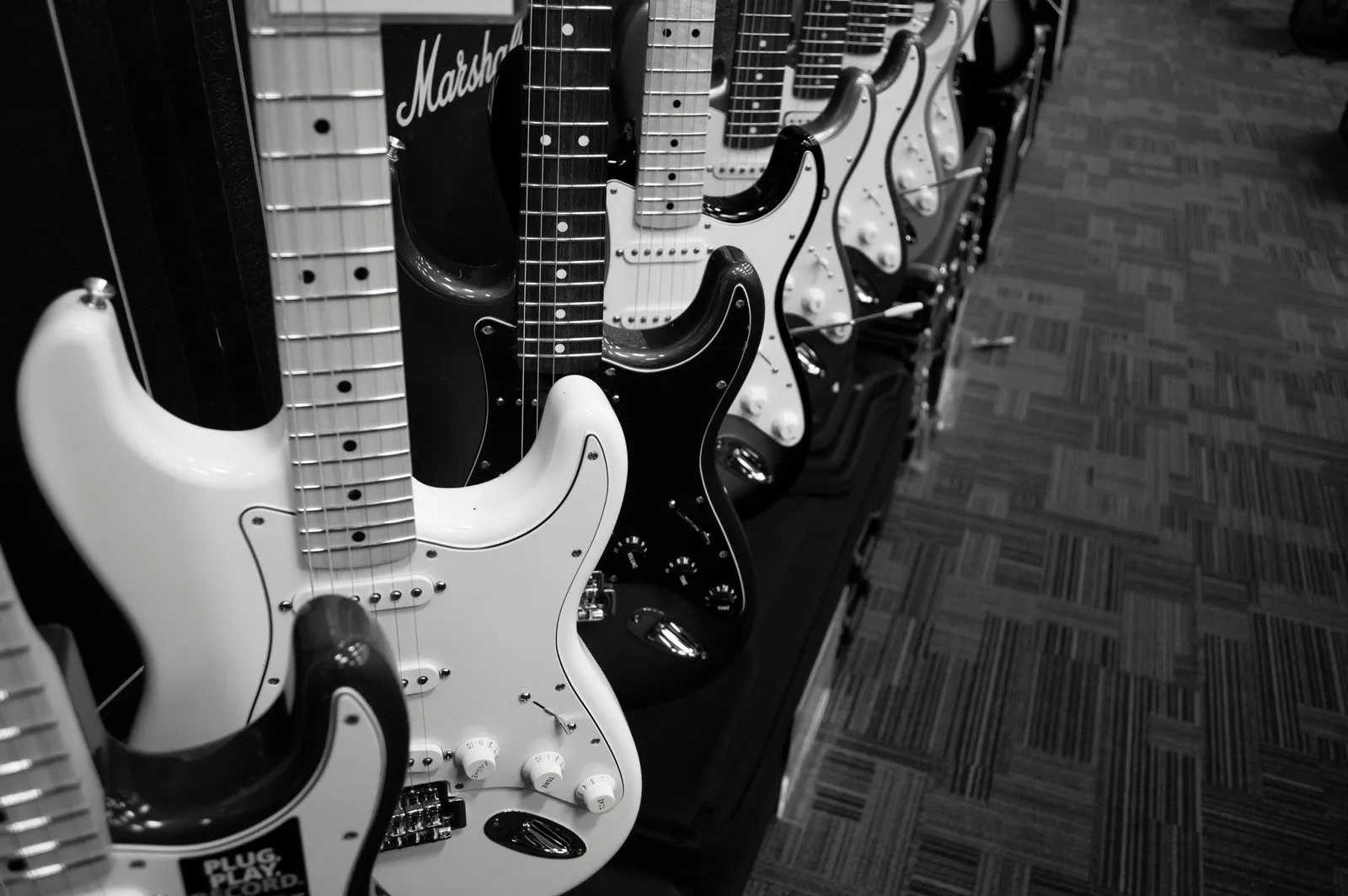Programação do Rock in Rio 2024 84 Escala de cinza 8 guitarras elétricas - Fotos do Canva1