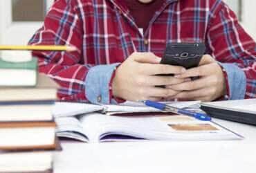 Mato Grosso avança na proibição do uso de celulares em sala de aula
