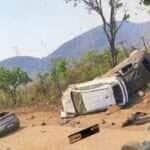 Tombamento de carreta cegonha interdita BR-364 em Campo Verde