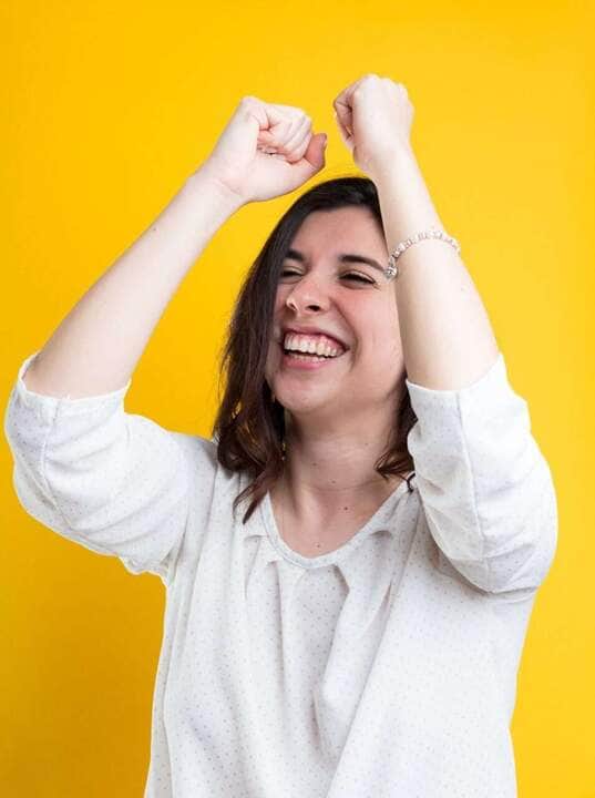 Woman in white dances, laughing victoriously - Fotos do Canva