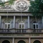 Rio de Janeiro (RJ), 05/04/2023 - Projeto Lugares de Memória propõe roteiros que percorrem marcos simbólicos do período da ditadura militar na cidade, como o prédio da Santa Casa de Misericórdia, no Centro. Foto: Fernando Frazão/Agência Brasil