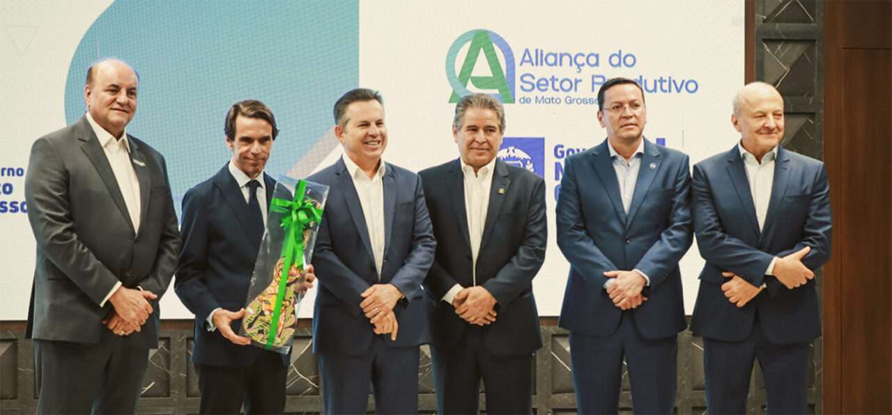Mato Grosso recebe ex-presidente da Espanha para discutir alianças comerciais 11 A balança comercial entre Mato Grosso e a Espanha fechou o ano com um superávit de US$ 1,02 bilhão.