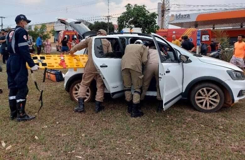 Bombeiros socorrem vítimas de acidente de trânsito em Mato Grosso
