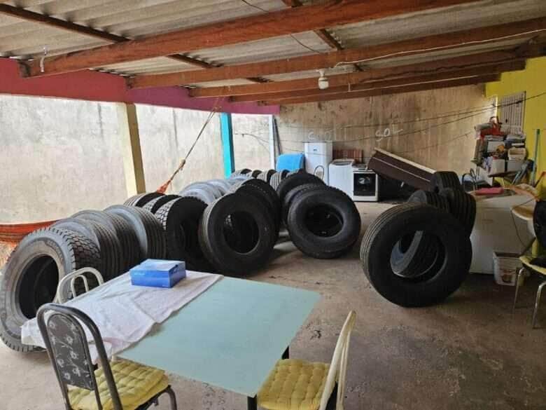 Carga de pneus é recuperada e duas pessoas são presas por furto qualificado em Cuiabá