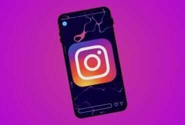 Celular com logo do Instagram da Meta