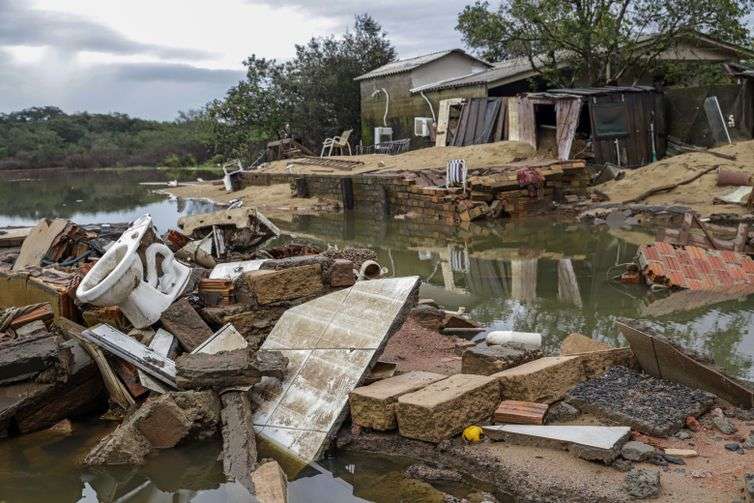 Bruno Peres/Agência Brasil Porto Alegre (RS), 19/06/2024 - Casas destruídas na ilha da Picada após chuvas e novos alagamentos. Foto: Bruno Peres/Agência Brasil