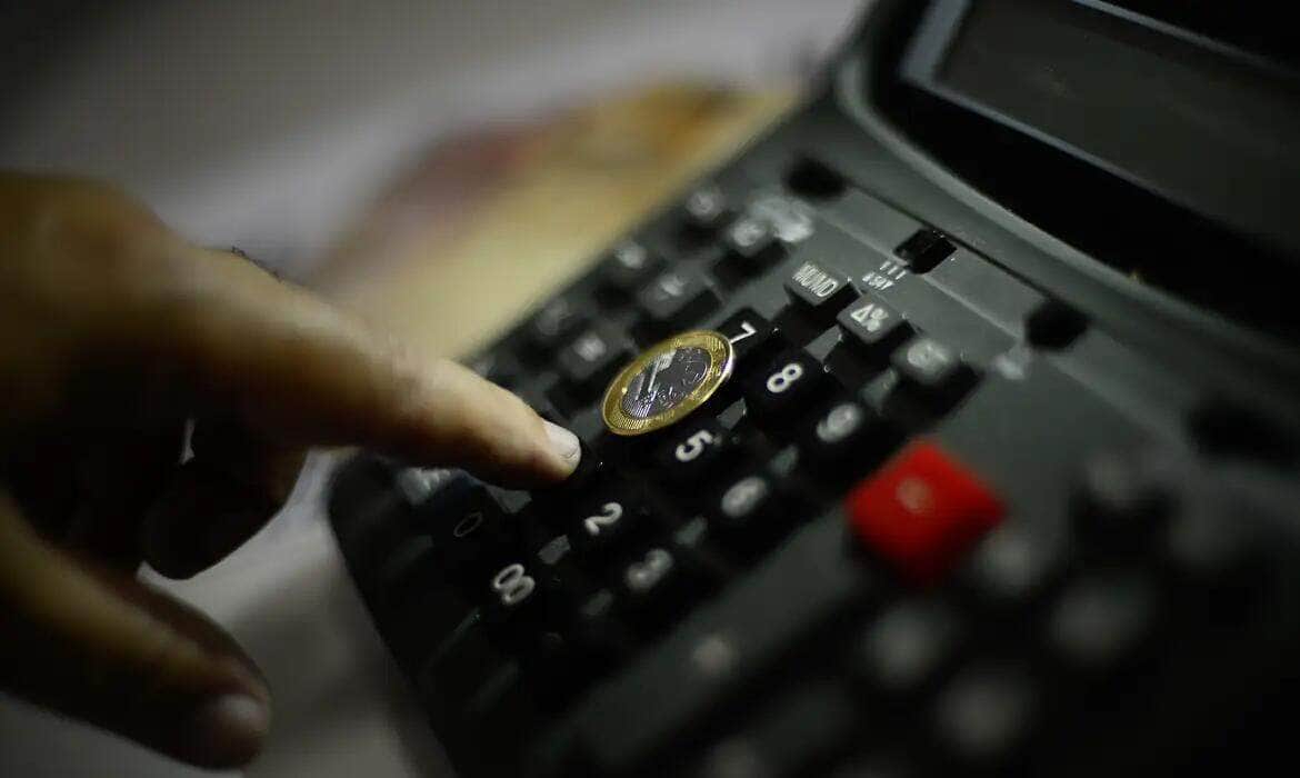 Portabilidade do Consignado CLT: troque de banco e reduza os juros do seu empréstimo 89 Economia, Moeda, Real,Dinheiro, Calculadora