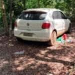 Homem foi achado morto no banco do passageiro de um VW Gol branco; Politec e Polícia Civil investigam o caso.