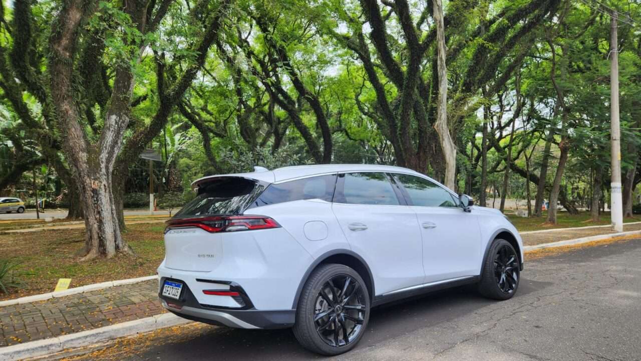 BYD Tan alia alta performance e design sofisticado