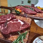 Funcionário e comparsa roubam carga de carne em supermercado de Várzea Grande e são presos