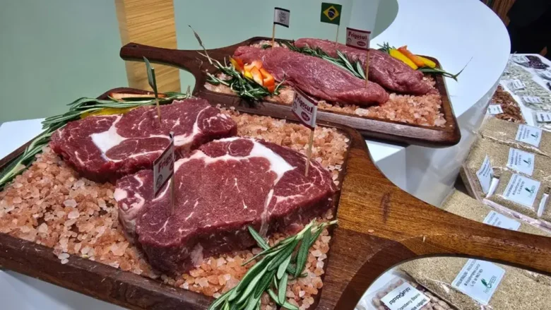 Funcionário e comparsa roubam carga de carne em supermercado de Várzea Grande e são presos