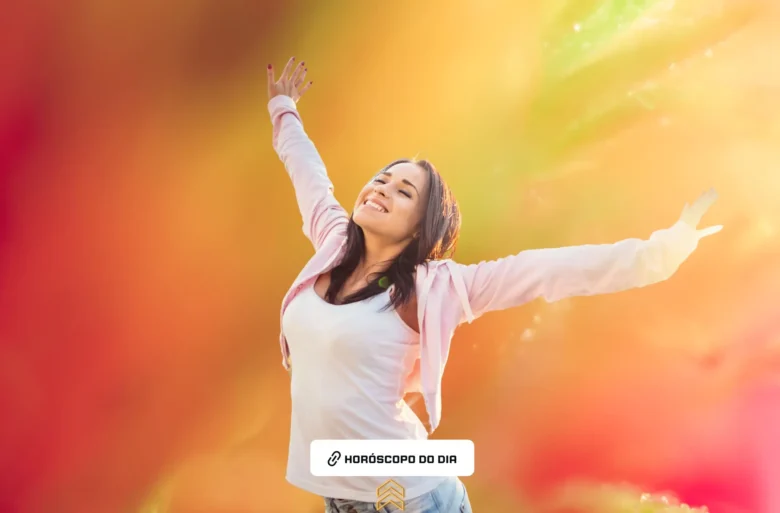 Mulher feliz com a magia da mudança