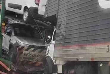 Engavetamento entre caminhão-cegonha e carretas interdita trecho da BR-163 em Lucas do Rio Verde
