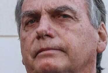 Brasília (DF), 18/10/2023, O ex-presidente Jair Bolsonaro, fala com jornalistas, na sede da Polícia Federal em Brasília. Foto: Valter Campanato/Agência Brasil
