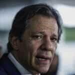 Brasília (DF) 13/05/2024 - O ministro da Fazenda, Fernando Haddad fala sobre a reunião entre o presidente Lula e o governador do RS, Eduardo Leite.Na reunião ficou decidido a suspensão da dívida do Rio Grande do Sul por 3 anos.
Foto: Joédson Alves/Agência Brasil