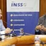 Brasília (DF), 28/11/2024 - O ministro da Previdência Social, Carlos Lupi, e o presidente do Instituto Nacional do Seguro Social (INSS), Alessandro Stefanutto, falam durante lançamento do cartão Meu INSS Vale+. Foto: Bruno Peres/Agência Brasil