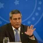 O ministro da Casa Civil, Braga Netto, fala à imprensa no Palácio do Planalto, sobre os 500 dias de governo