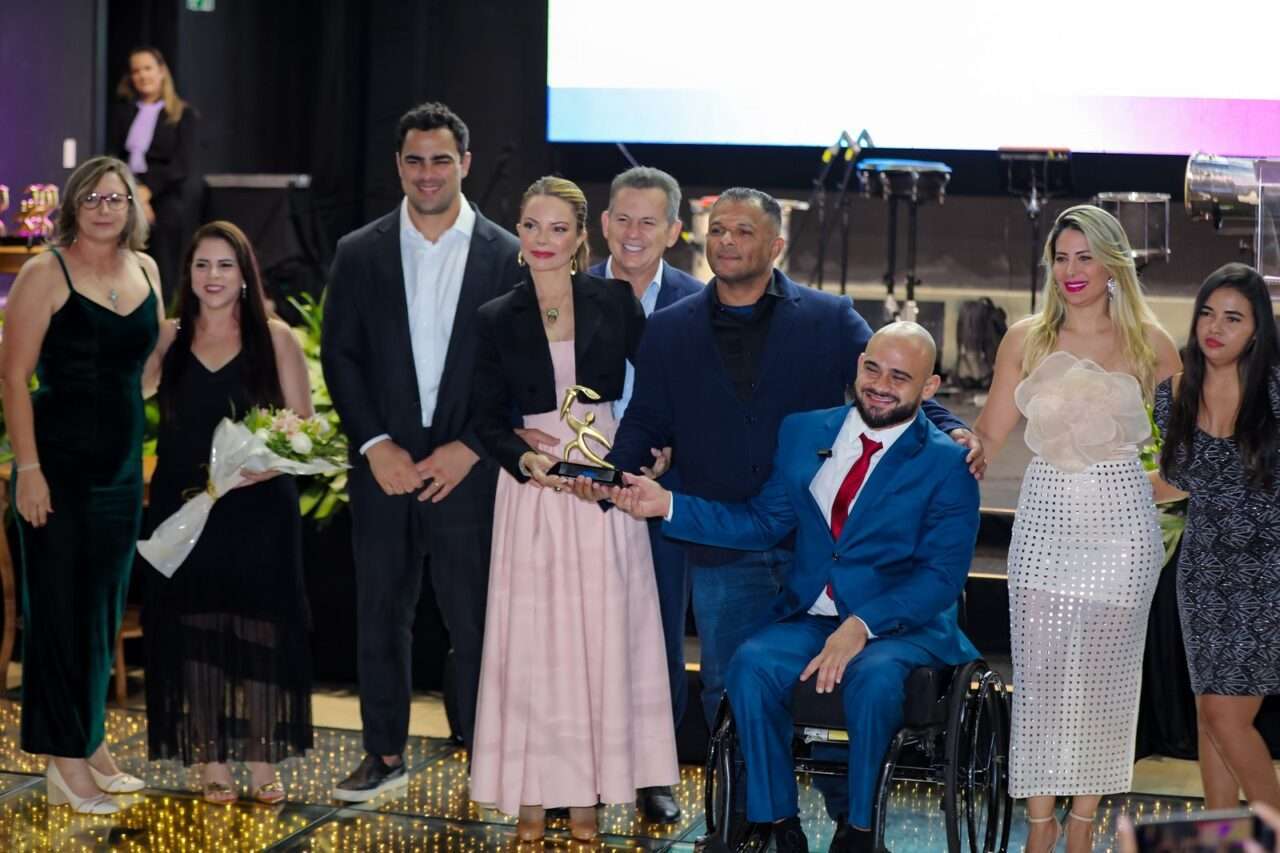 Primeira-dama de Mato Grosso recebe homenagem por ações no esporte e inclusão 9 Premiação destacada