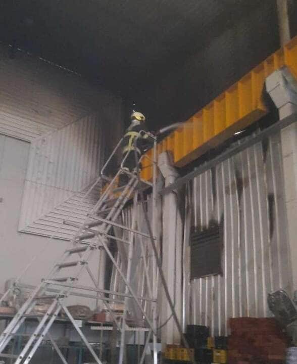 Corpo de Bombeiros de Mato Grosso combate incêndio em fábrica de transformadores