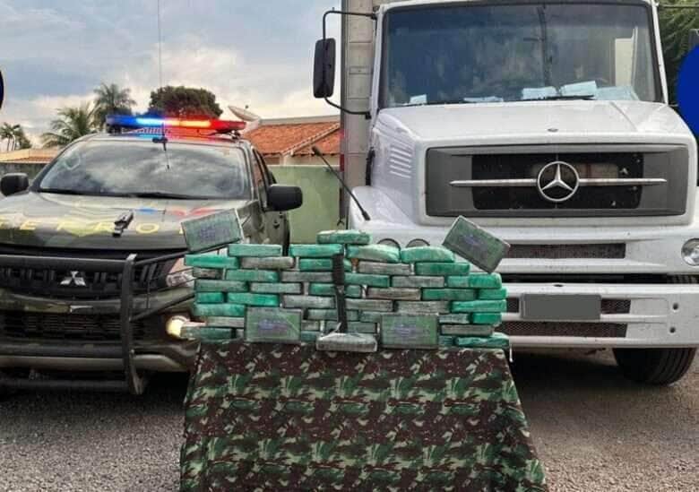 Gefron apreende 50 tabletes de drogas escondidos em caminhão-baú em Mato Grosso