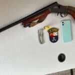 Homem embriagado persegue e ameaça mãe e padrasto com arma de fogo em zona rural de Mato Grosso