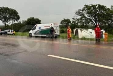 Idosa morre após motorhome capotar na MT-130 em Mato Grosso Vandreia de Paula/ TV Cidade Record