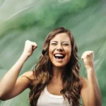 Mulher Feliz com Sorte hoje