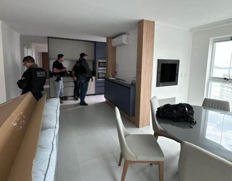 Polícia de Mato Grosso desvenda esquema de lavagem de dinheiro em apartamento de luxo em Santa Catarina