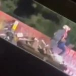 Policial Militar é flagrado jogando homem de ponte em São Paulo