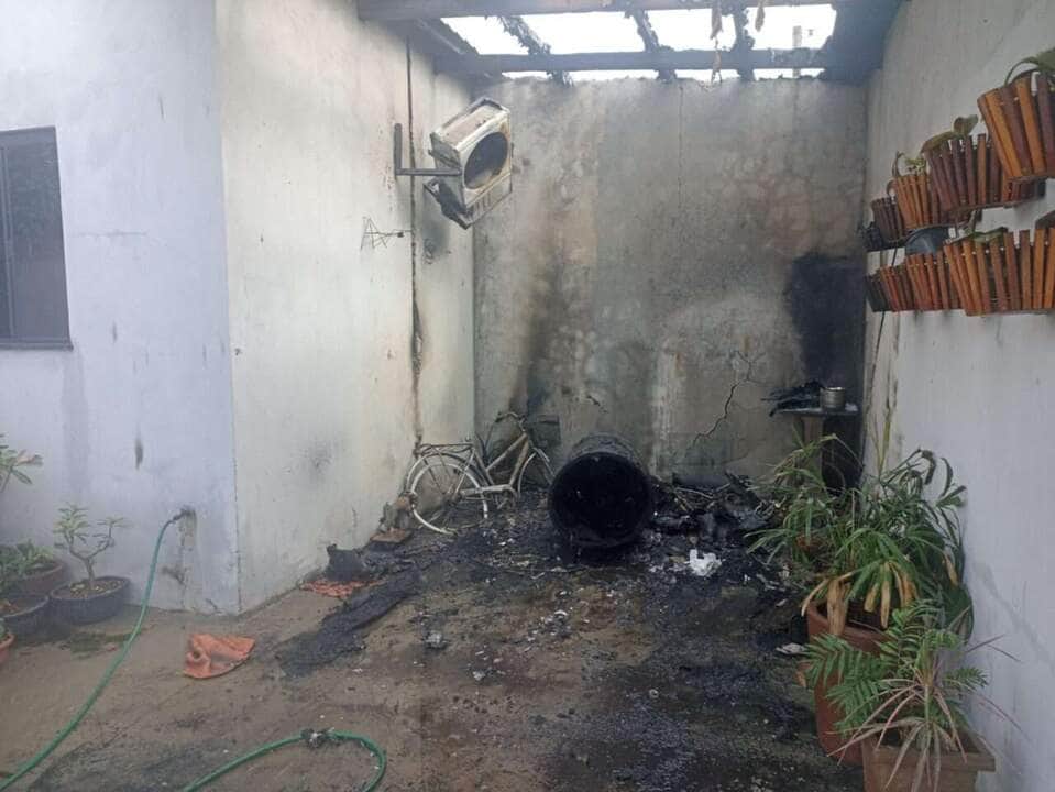 Incêndio em veículo é contido pelo Corpo de Bombeiros em Lucas do Rio Verde 2 WhatsApp Image 2024 12 06 at 08.28.15 scaled