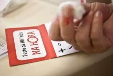 Teste rápido para HIV/AIDS.