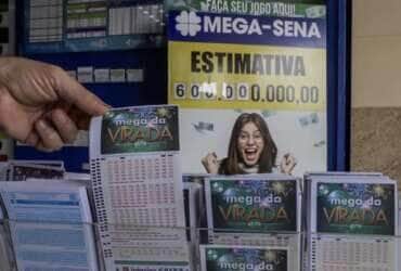 Brasília (DF) 28/12/2024 – Jogo da mega sena da virada com estimativa de 600 milhões de reais.
Foto: Joédson Alves/Agência Brasil