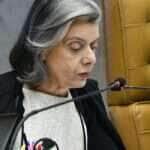 Ministra Cármen Lúcia durante sessão extraordinária do STF