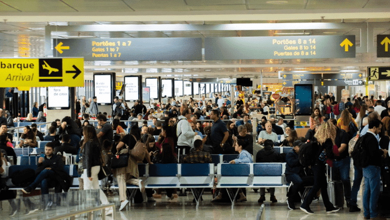 Em novembro, 8 milhões de passageiros voaram para destinos nacionais, segundo melhor mês da série história -