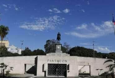 Rio de Janeiro (RJ), 24/08/2023 - O Pantheon de Caxias, monumento em homenagem ao Duque de Caxias, patrono do Exército Brasileiro, em frente ao Palácio Duque de Caxias, sede do Comando Militar do Leste. Foto: Fernando Frazão/Agência Brasil