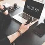 O fim do home office? O debate que está redefinindo o futuro do trabalho