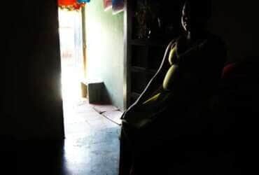 Adolescente de 14 anos é estuprada por padrasto e primo e descobre gravidez em Mato Grosso