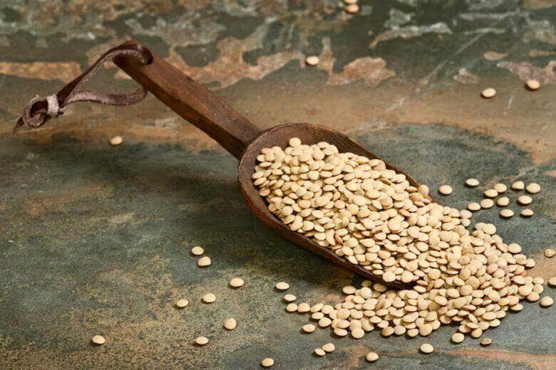 Ritual com lentilhas e arroz que atrai abundância em 2025
