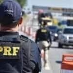 A Polícia Rodoviária Federal (PRF) inicia nesta sexta-feira a Operação Finados 2021. Durante todo o feriado prolongado, a instituição reforçará o policiamento ostensivo em locais e horários de maior incidência de acidentes graves e de