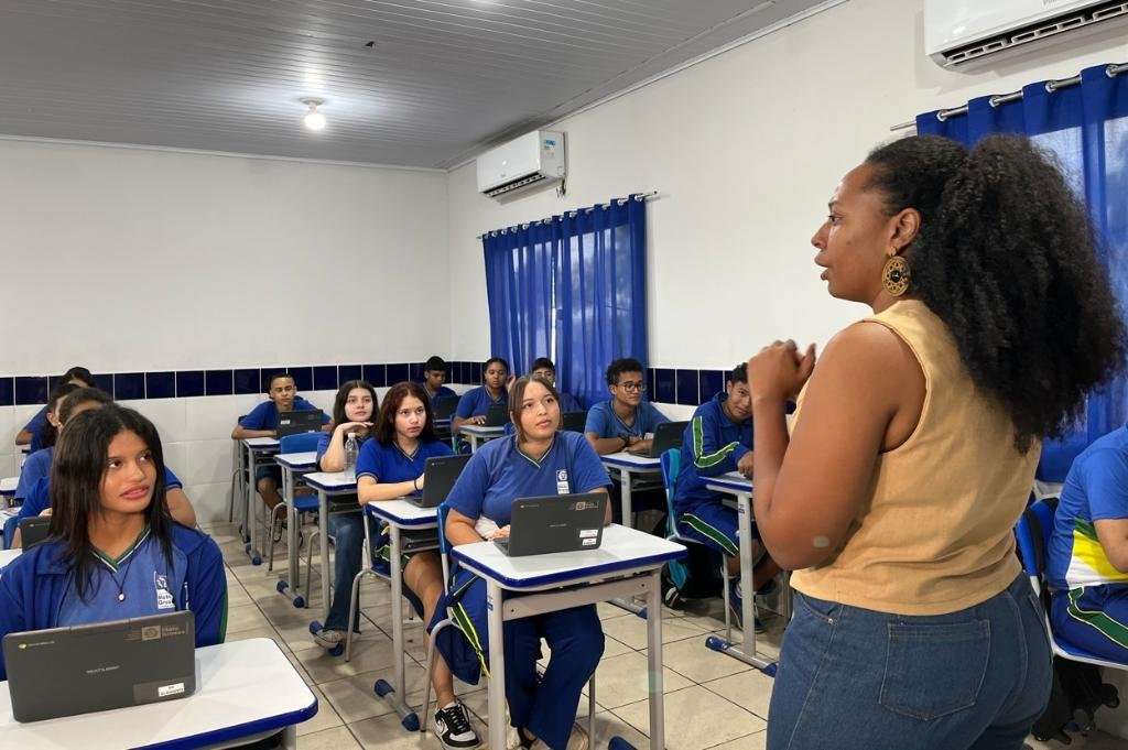 Professora Gersyanne de Oliveira Paiva, idealizadora do projeto.