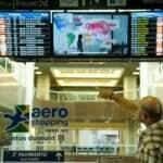 Rio de Janeiro - Os sindicatos dos aeroviários e dos aeronautas paralisaram as atividades das 6h às 8h em diversos aeroportos do país. No saguão do aeroporto Santos Dumont o movimento já está normalizado, mas alguns voos permanecem