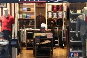 Lojas reabertas no Shopping Light após início da fase de transição do Plano São Paulo para combate à covid-19, que permite o funcionamento das lojas de shopping centers das 11h às 19h.