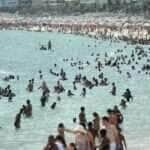 Cariocas e turistas lotam praias do Rio em dia de altas temperaturas (Tomaz Silva/Agência Brasil)