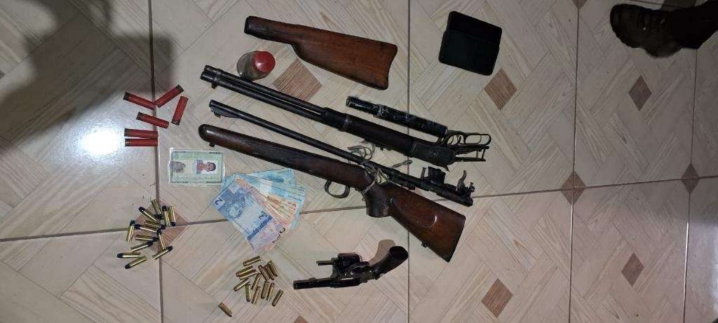 Armas e munições apreendidas pela Polícia Civil
