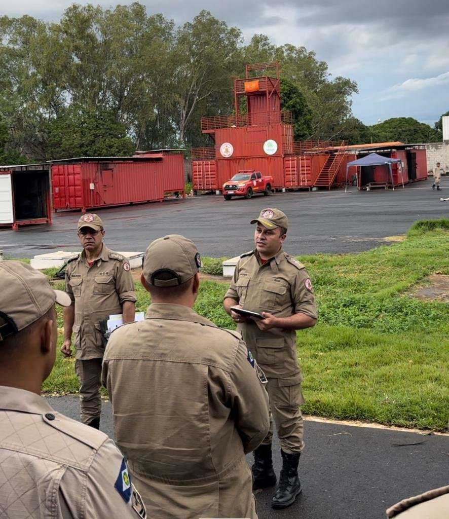 Militares em treinamento