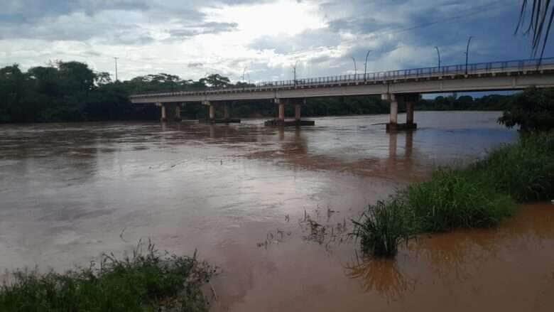 Rondonópolis em alerta: Chuvas intensas elevam o nível do Rio Vermelho e cidade se prepara para possíveis inundações