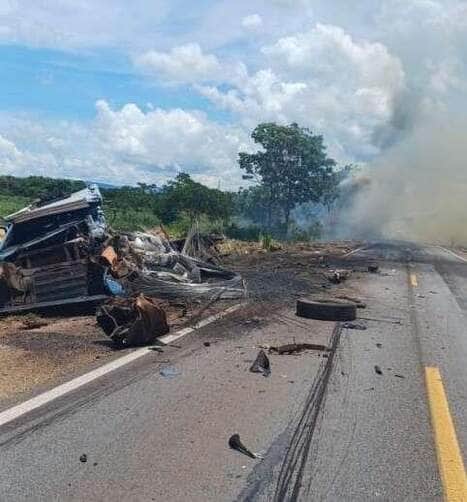 Caminhoneiros morrem em colisão na BR-070 em Mato Grosso