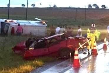 Idoso morre em colisão frontal entre Monza e ambulância na BR-163 