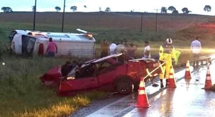 Idoso morre em colisão frontal entre Monza e ambulância na BR-163 