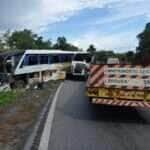 Acidente entre ônibus e carreta deixa 19 feridos na BR-070, em Mato Grosso